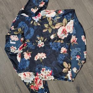 LAST CHANCE Joyspun floral satiny button down blouse